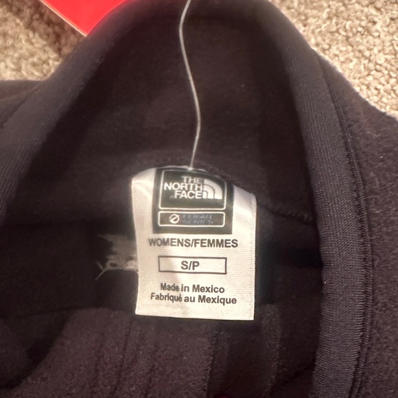 The North Face Classic Black Aurora Jacket - Picture 4 of 5